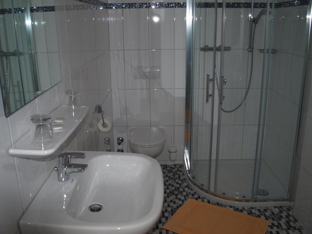 Gasthof Zur Querenburg Munden  Room photo